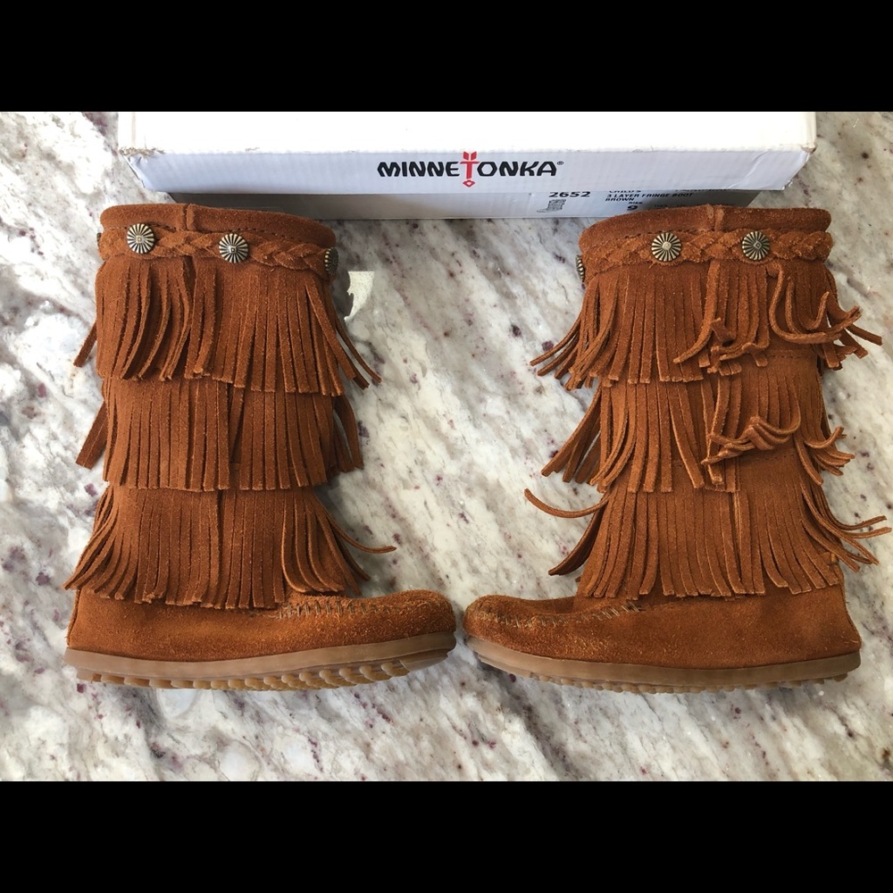 Minnetonka kid’s 3 layer fringe moccasins